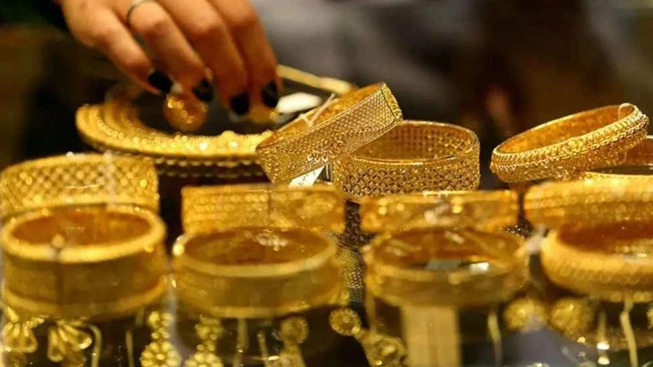 শুক্রবার বিশ্ববাজারে সোনার দর কত ?